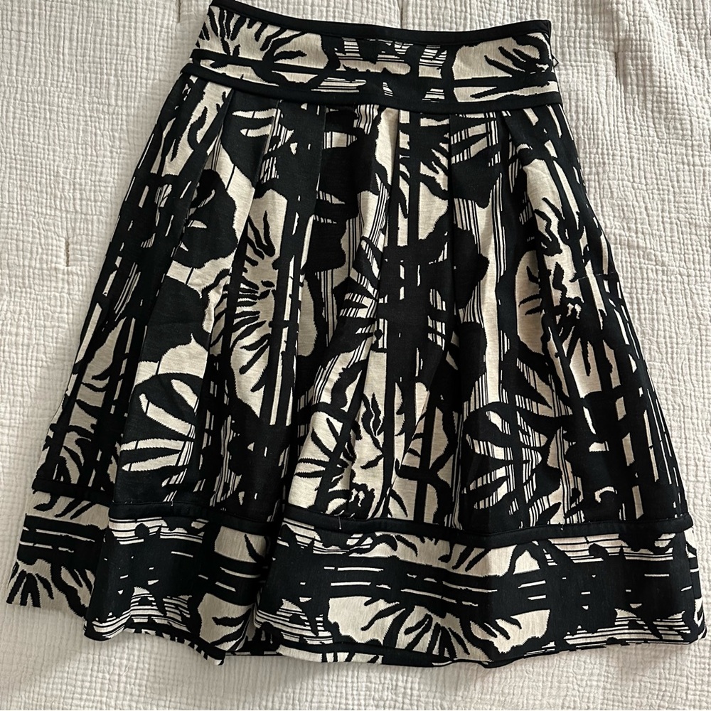 Diane von Furstenberg mid skirt black & off white style Frankie size small 4